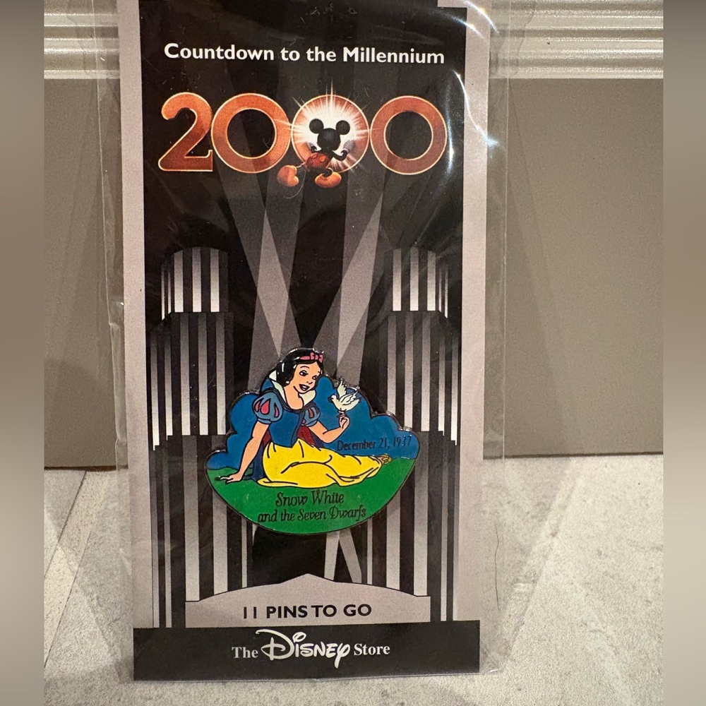 NWT• Disney “Countdown To The Millennium” Snow White Collectible Pin